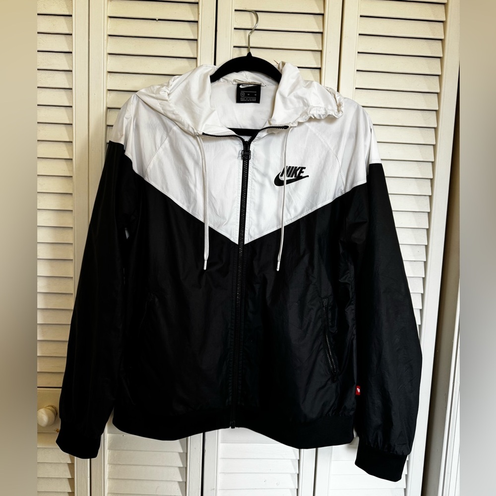 NIKE Women’s Zip-Up Windbreaker Size M